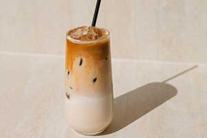 طرز تهیه آیس کافی با قهوه فوری