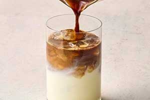 طرز تهیه آیس کافی با قهوه فوری